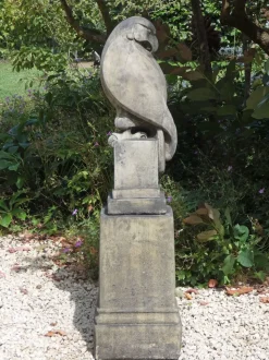 Eagle on Modena Pedestal Modern Stone Garden Statue