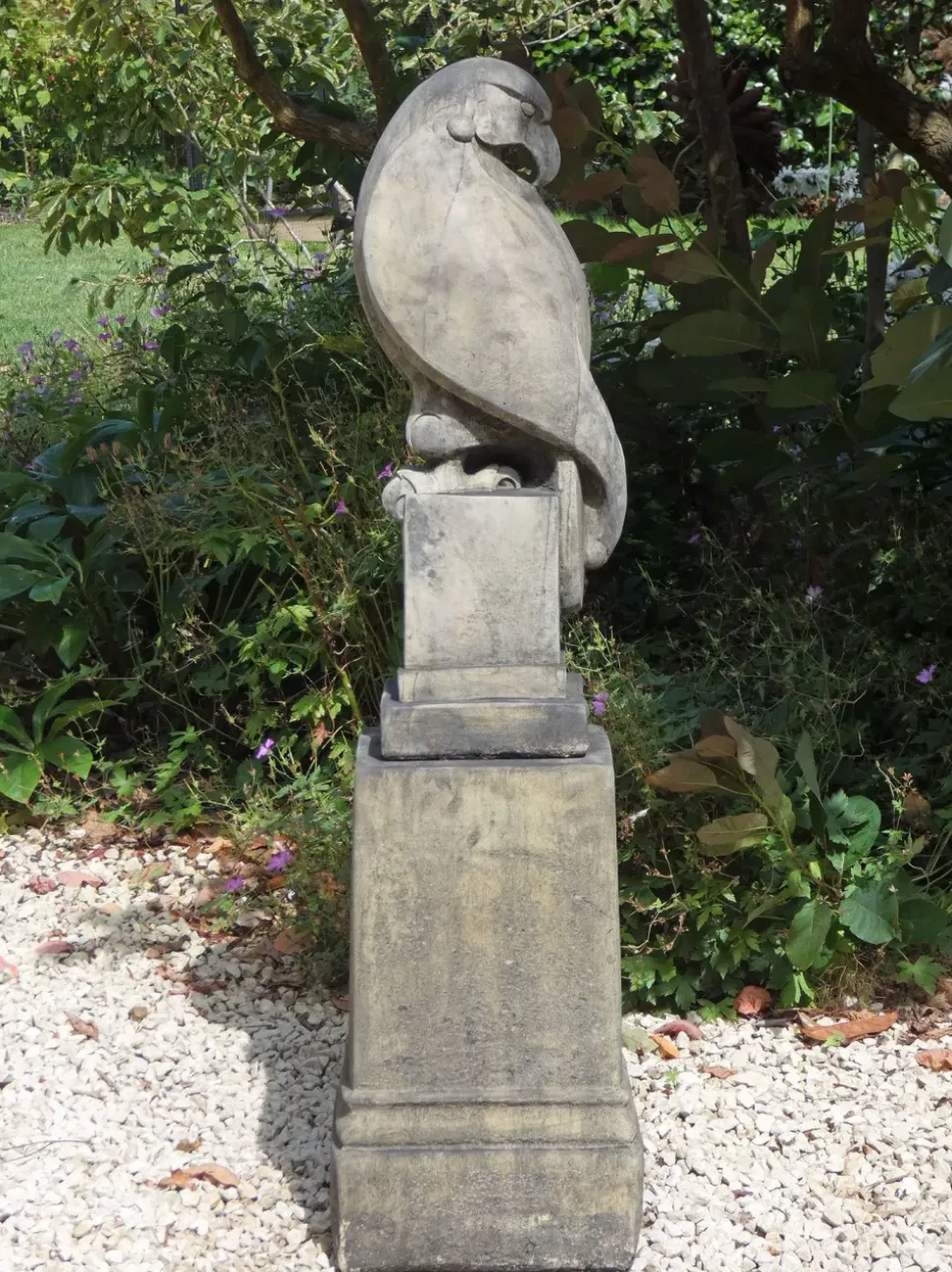 Eagle on Modena Pedestal Modern Stone Garden Statue