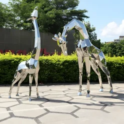 Giraffe 181cm Geometric Metal Garden Sculpture