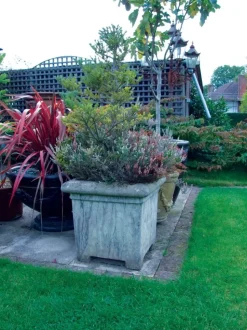 Grand Square Stone Garden Planter