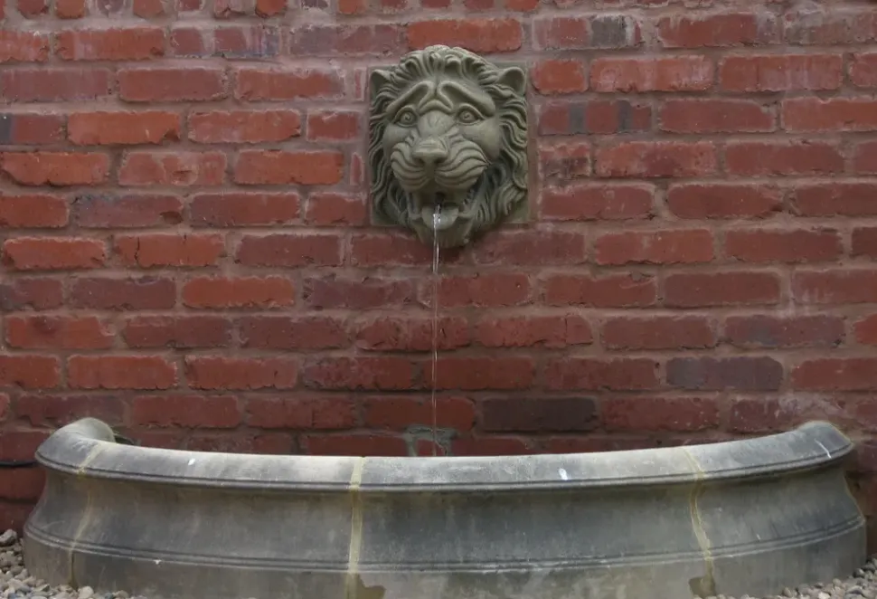 Half Circle Small Stone Pool Surround Water Feature